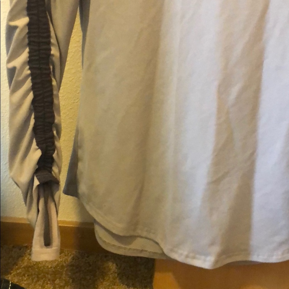 Fabletics grey pullover - Picture 2 of 2